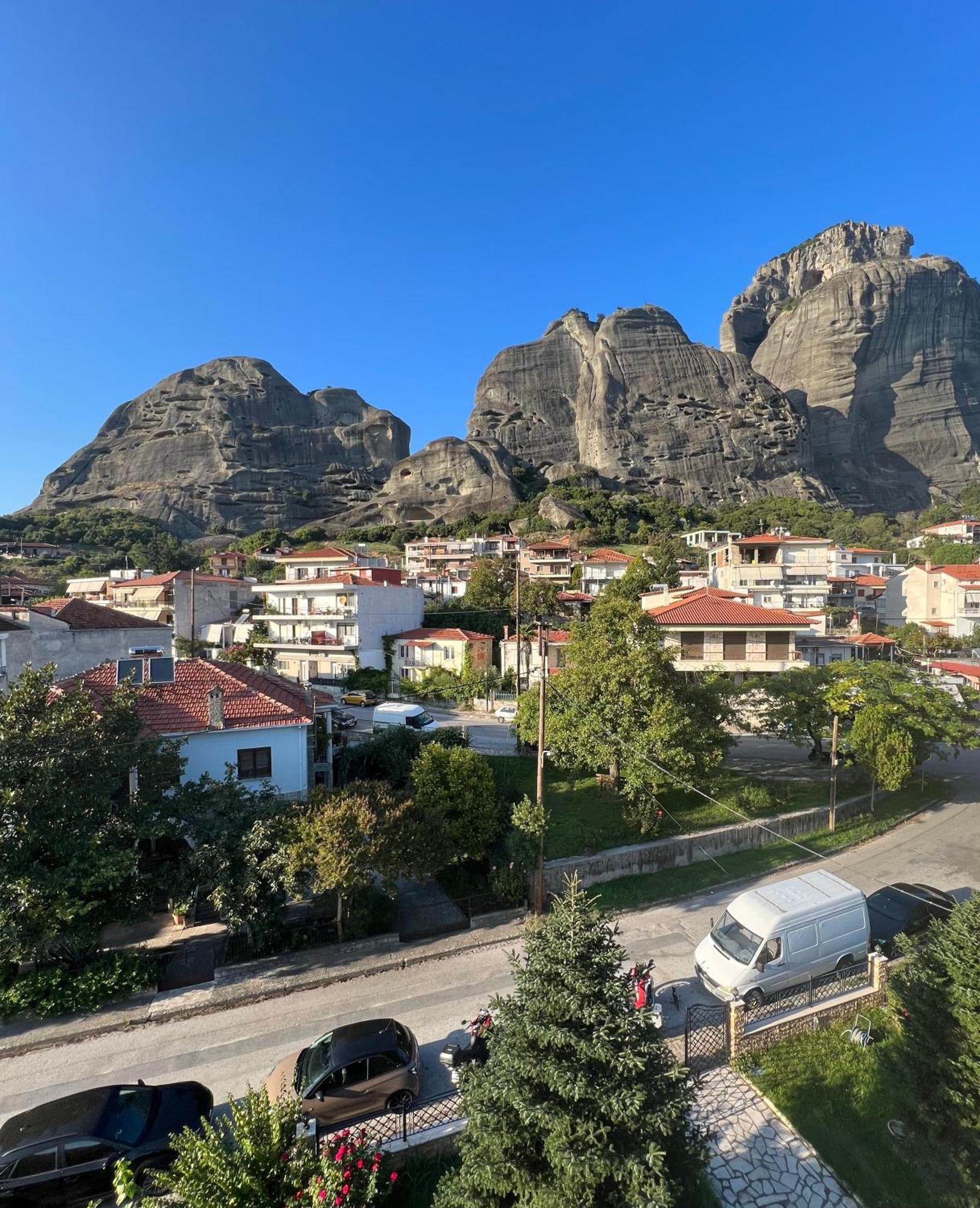 Grand View Suites Meteora Kalambaka Bagian luar foto