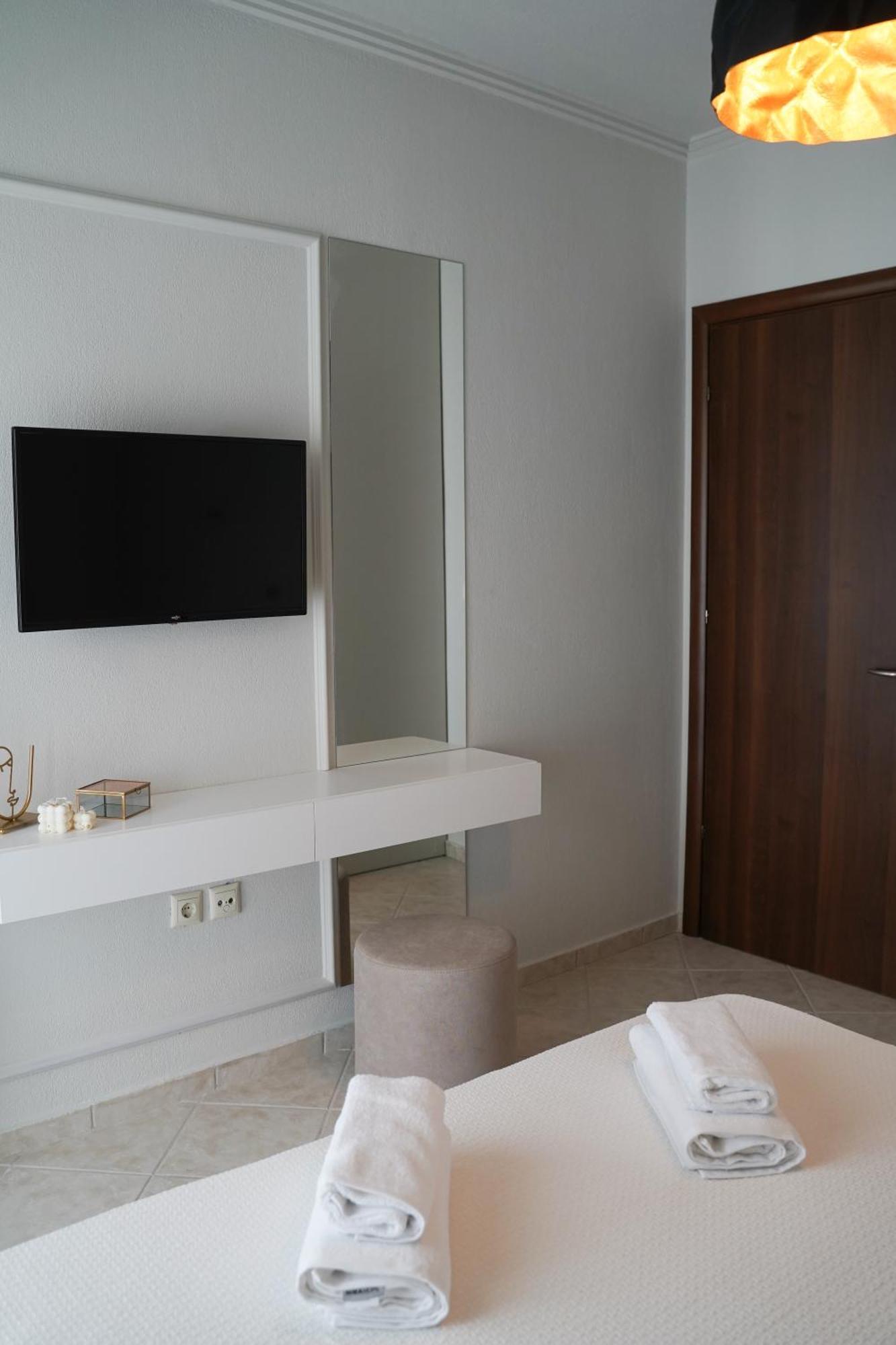 Grand View Suites Meteora Kalambaka Bagian luar foto
