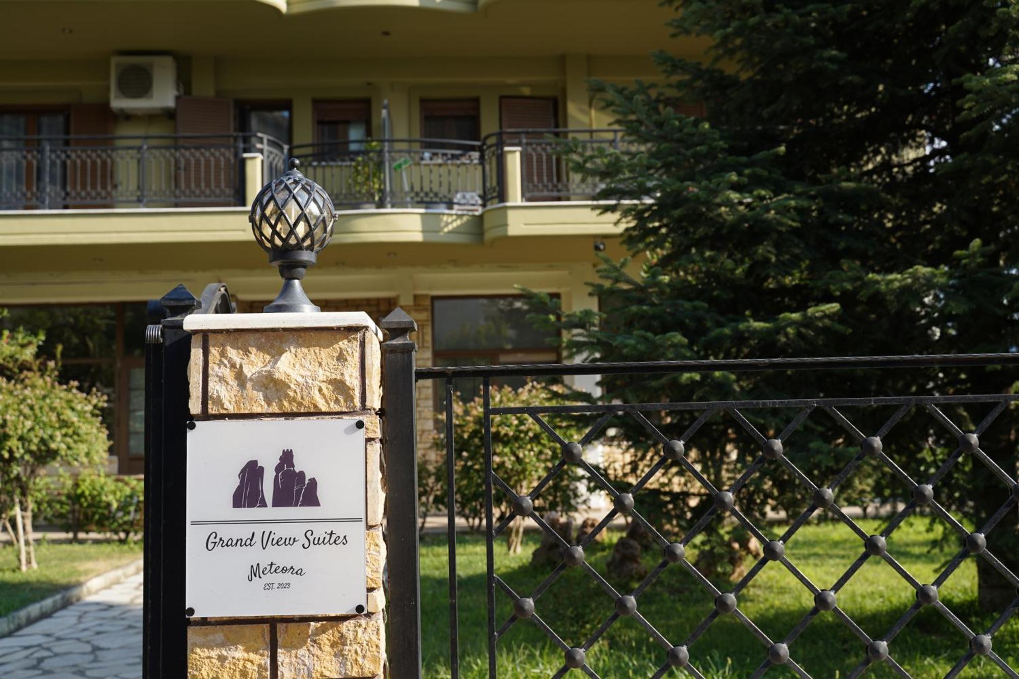 Grand View Suites Meteora Kalambaka Bagian luar foto