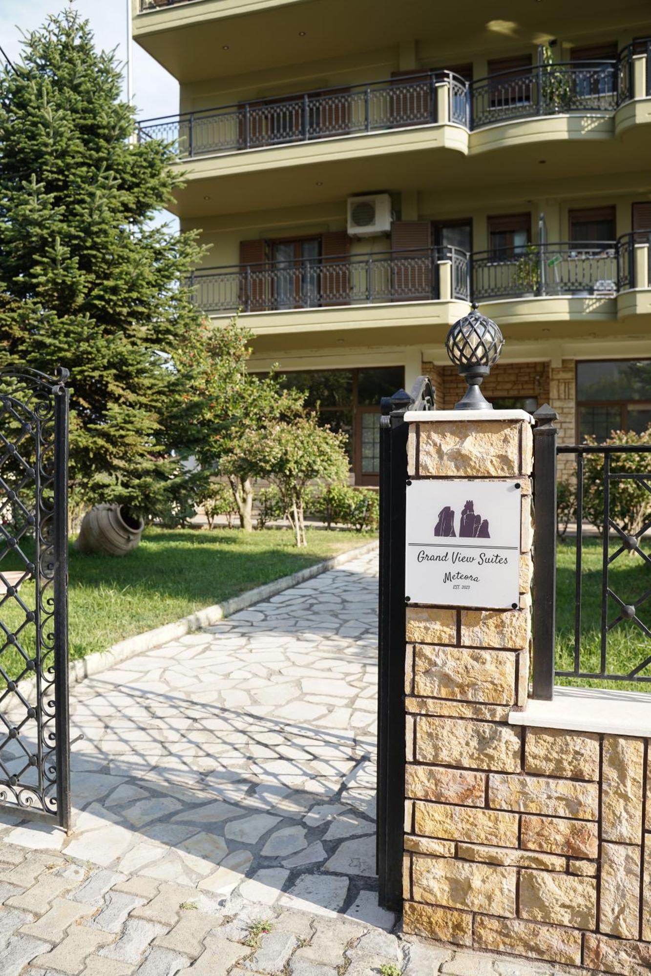 Grand View Suites Meteora Kalambaka Bagian luar foto